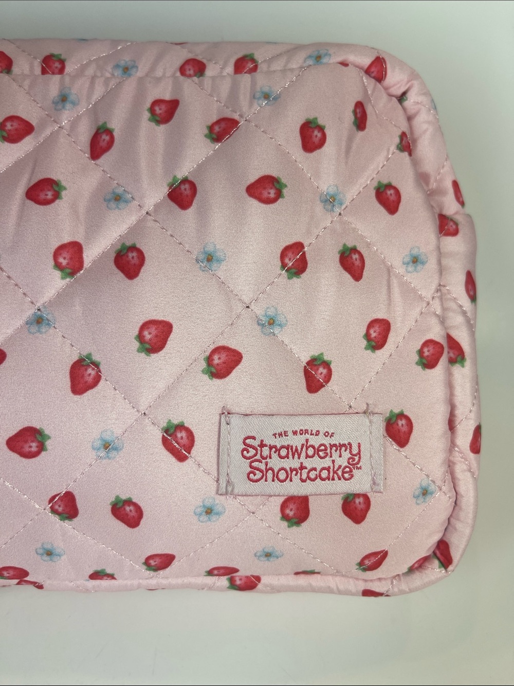 Strawberry Shortcake Pink Quilted Cosmetic Makeup Bag Pouch NWOT - Picture 3 of 11